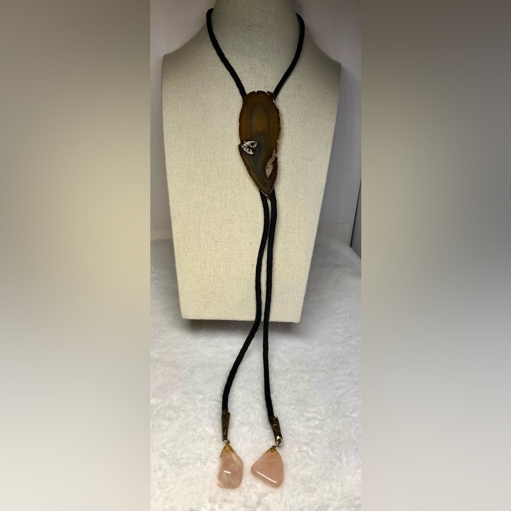 Stunning Agate Stone Bolo Tie
